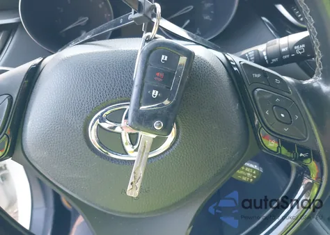 2018 Toyota C-Hr Xle z USA, uszkodzony, nr VIN JTNKHMBX7J1009997